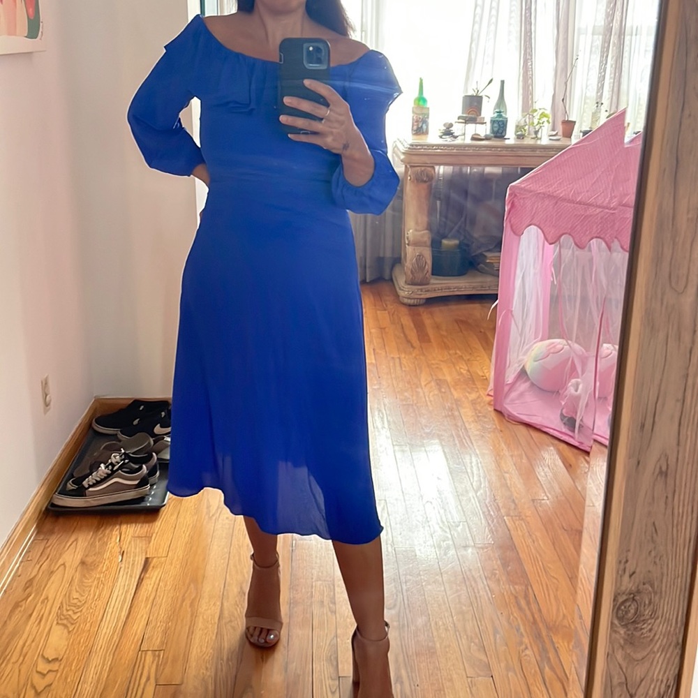 Royal blue dress. Can go off the shoulders. Airy, and light. Never worn.